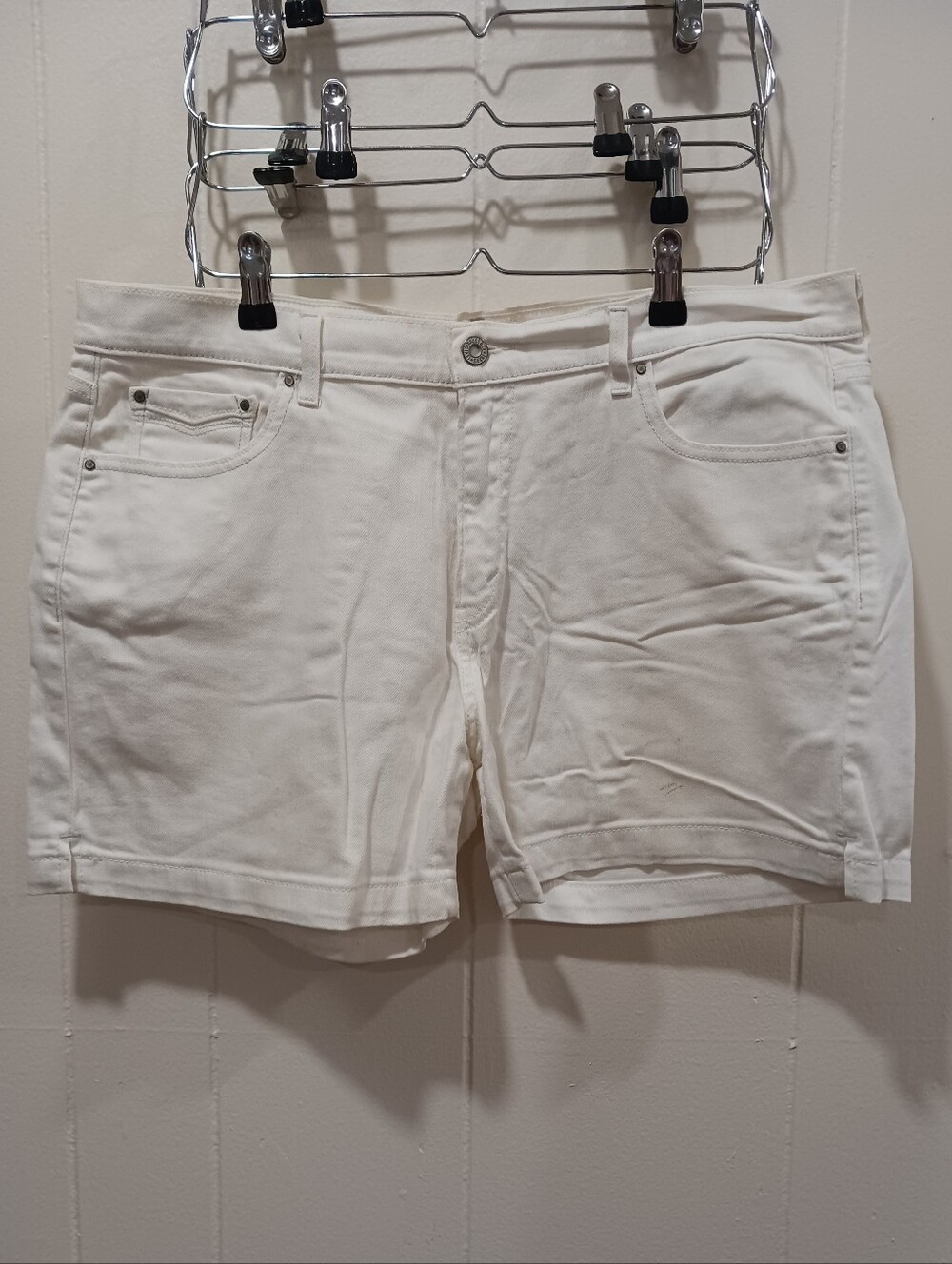 Levi's Women’s White Cotton Blend Shorts